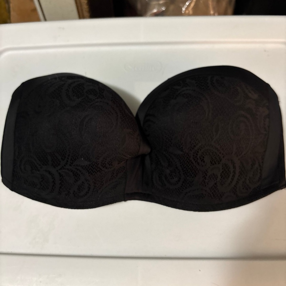 Women’s strapless bra